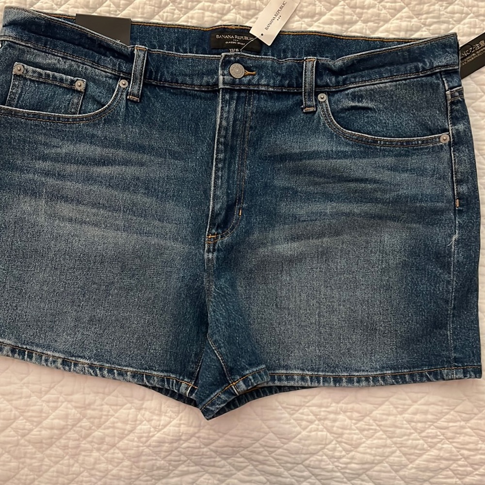 Women’s NWT Banana Republic jean shorts, size 16